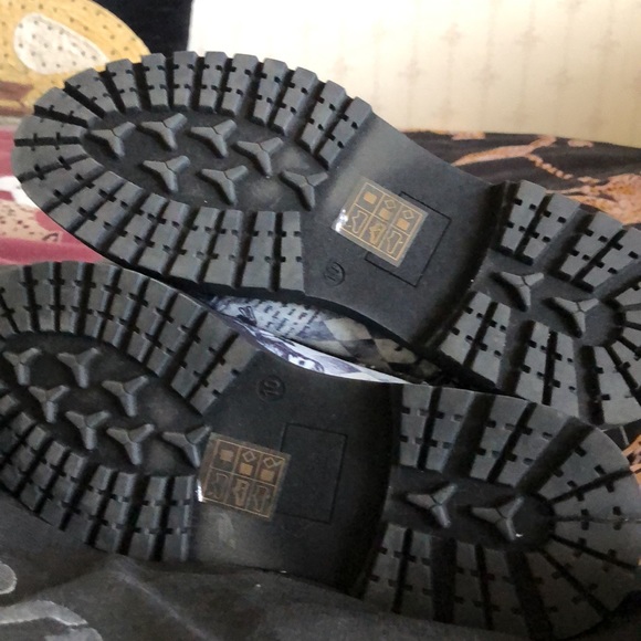 Disney Alice in wonderland combat boots - Picture 5 of 5